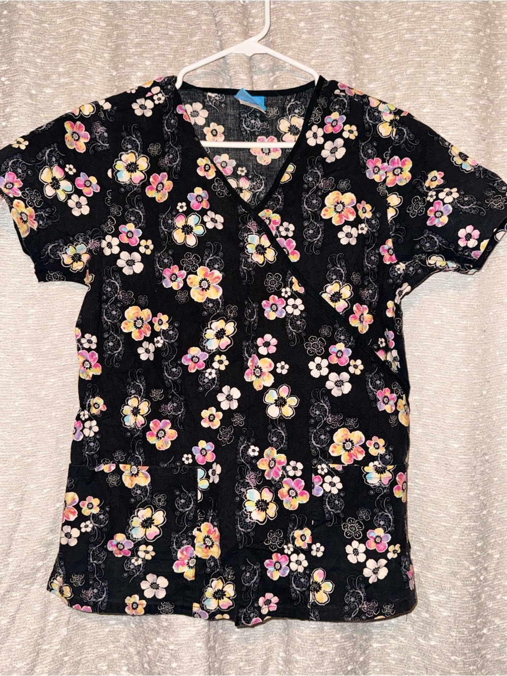 Y2K Floral Print V-Neck Scrub Top - Black/Pastel size medium